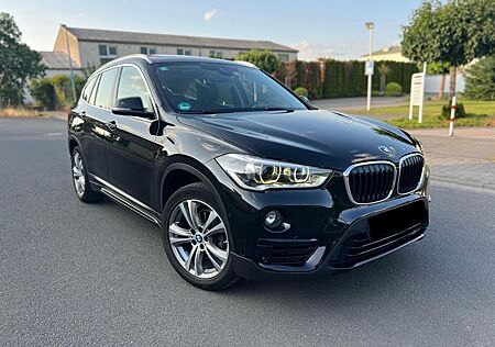 BMW X1 sDrive18d Sport Line Navi-Panorama-LED-AHK-
