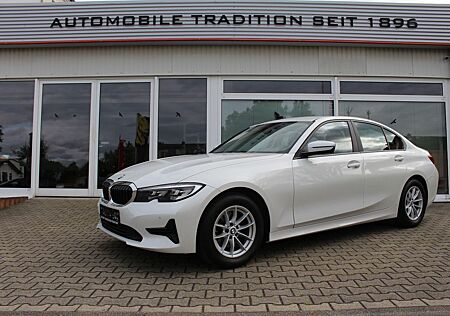 BMW 320 Baureihe 3 Lim. i Advantage, LED, NAVI,