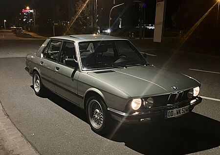 BMW 524