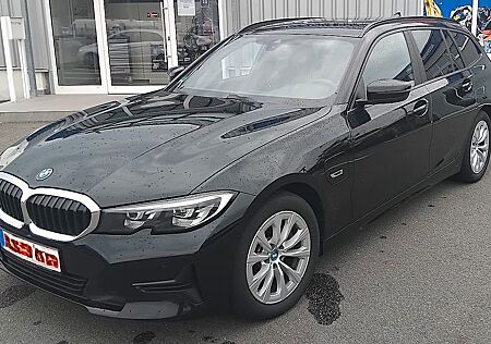 BMW 320 e Advantage M Sportline Leder LED AHK PDC