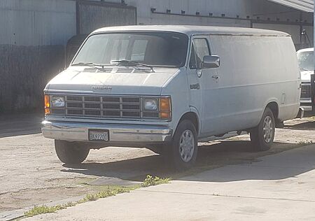 Dodge 1988 Dodge Panel Van Lang. V8, Autom. California