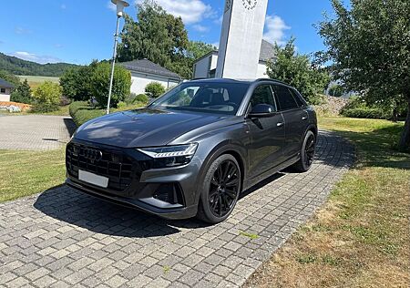 Audi Q8 50 TDI-Voll-Nachtsicht-Massage-Hinterradlen.