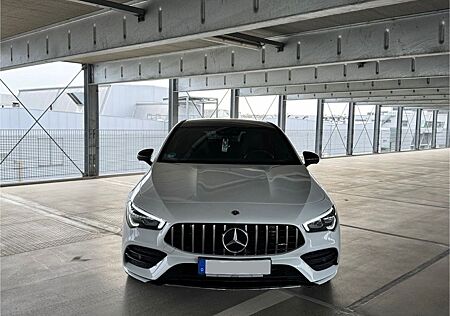 Mercedes-Benz CLA 200 Shooting Brake - Amg Line + Design