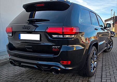 Jeep Grand Cherokee 6.4l HEMI SRT8 LPG 8 fach Bereift