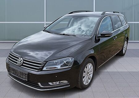VW Passat Variant Volkswagen AHK, Navi, SR+WR, viel Neu