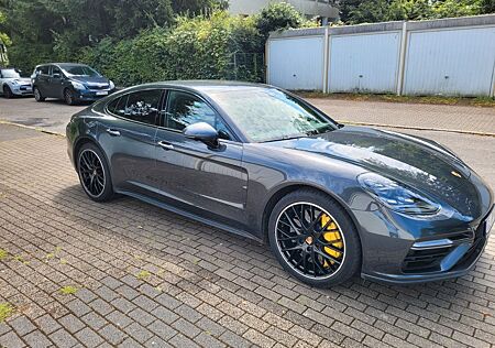 Porsche Panamera Turbo 1. Hand - Traumwagen!