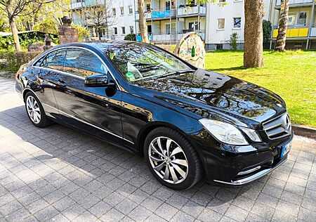 Mercedes-Benz E 220 Coupé CDI