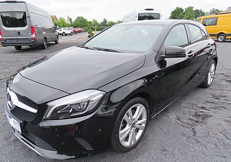 Mercedes-Benz A 180 BlueEfficiency Leder Navi Klima Sitzh. AHK