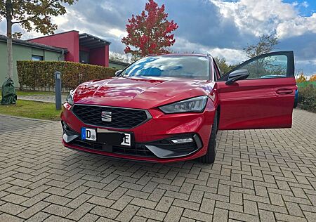 Seat Leon gebraucht kaufen Seat Leon 1.4 e-HYBRID 204PS FR DSG ST FR 1. Hand