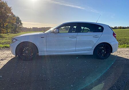 BMW 120i -M-Paket 8 fach Bereift Leder Klima