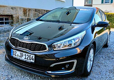 Kia Cee'd / Ceed 1.0 T-GDI Dream Team Edition Dr...