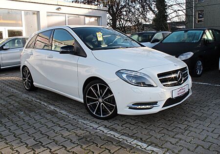 Mercedes-Benz B 180 NIGHT PAKET*NAVI*LEDER*LED