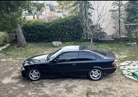 BMW 318iS Coupe