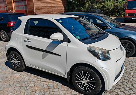 Toyota IQ + 1,0-l-VVT-i +