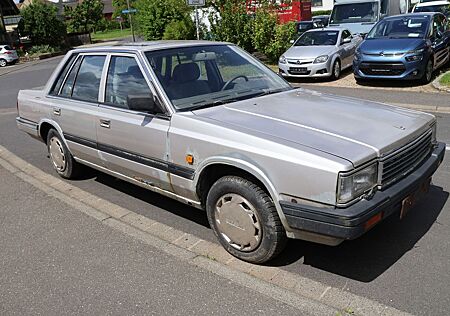 Nissan Laurel C32 2,4 Motor+Getriebe ok. 1.Hd.Rostschäd