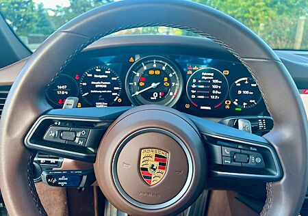 Porsche 992 Carrera Coupé Mega in Aventurin/Approved