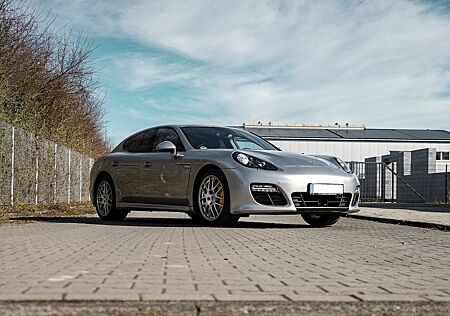 Porsche Panamera 4S