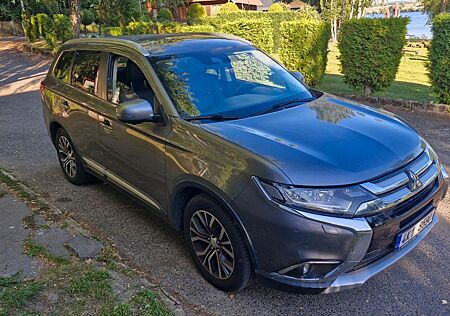 Mitsubishi Outlander 2.2 DI-D Diamant Edition+ 4WD Auto...