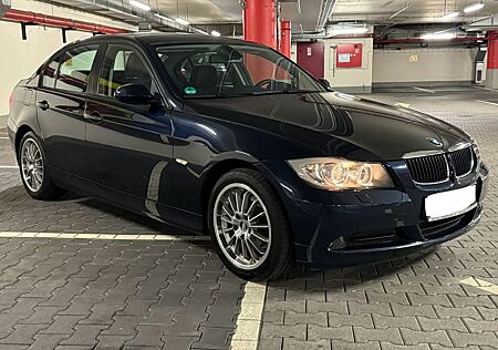BMW 320i Edition KLIMAA~XENON~NAVI~SHZ~PDC~TEMPOMAT~