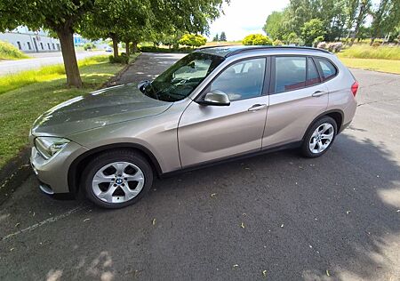 BMW X1 xDrive20d - -SCHECKHEFTGEPFLEGT