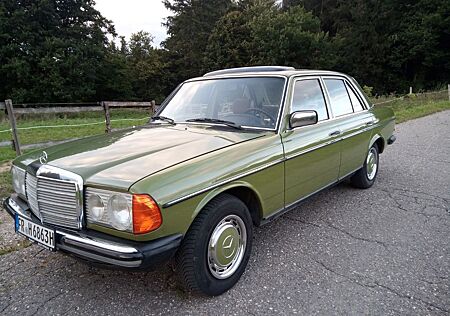 Mercedes-Benz 240 240d sehr gut erhalten
