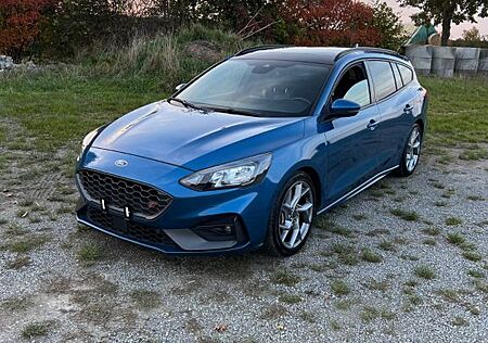 Ford Focus 2,3 EcoBoost ST Performance Kombi