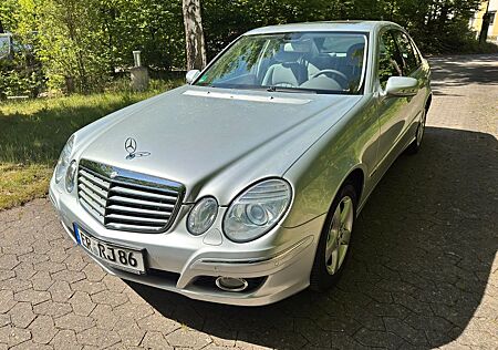 Mercedes-Benz E 280 E280 Elegance Limousine Modell 2008 (W211)