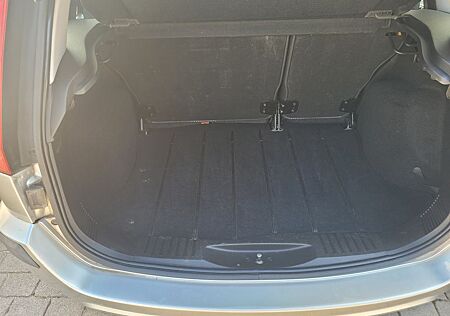 Ford Fusion 1,4 16V + +
