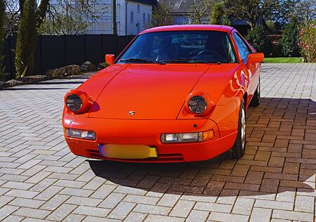 Porsche 928 S4