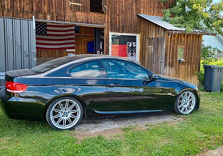 BMW 330d E92 | M-Paket | Fahrwerk neu | 8-fach | TÜV