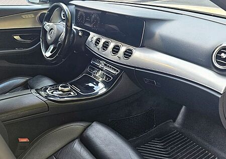Mercedes-Benz E 220 d T Autom. -