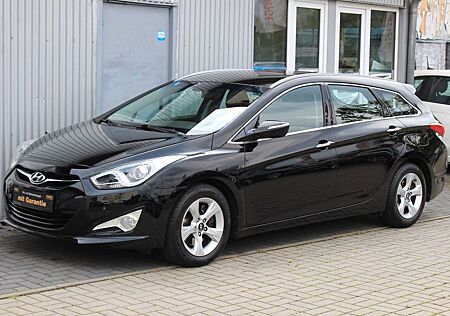 Hyundai i40 cw 1.7 CRDI Autom.+AHK+Kamera+PDC+Navi+LED