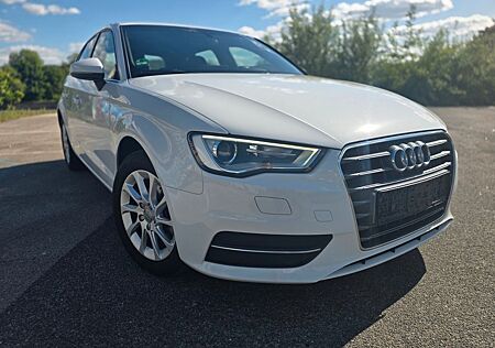 Audi A3 1.2 TFSI Attraction Sportback Xenon LED