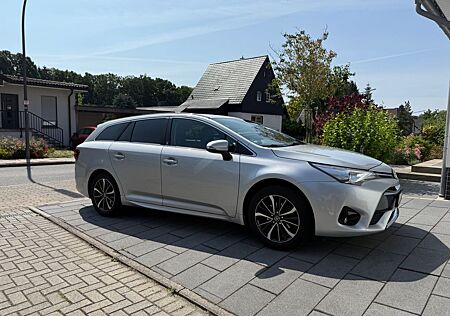 Toyota Avensis 1,8-l-Valvem. Team D T. Sports Team ...
