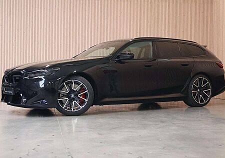 BMW M5 xDrive Touring | FULL BLACK| NICE SPECS |