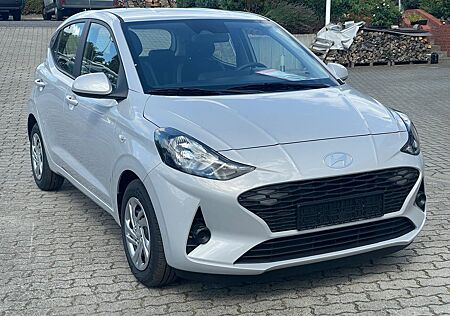 Hyundai i10 1.2 / NAVI/ KAMERA / KLIMA,ZV,PDC,5J Garan