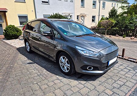 Ford S-Max 165 PS, Motor bei 72.000 km neu, AHK,