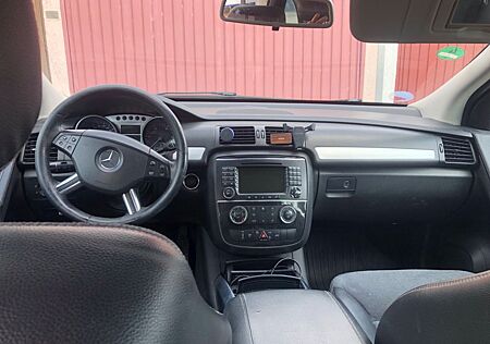 Mercedes-Benz R 320 CDI -