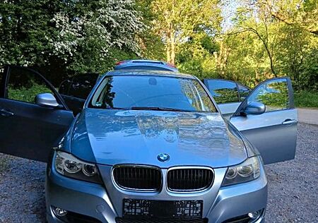 BMW 318i - E90