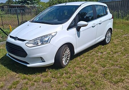 Ford B-Max 1,0 EcoBoost 92kW S/S Titanium