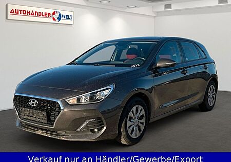 Hyundai i30 1.4 Select AC NAVI PDC SHZ KAM TEMP