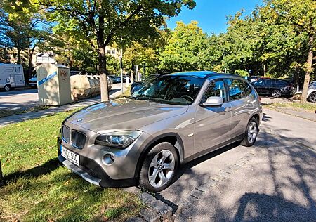 BMW X1 18d xDrive Leder Panorama Klima Allrad HU 27
