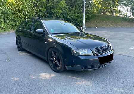 Audi A4 2.5TDI Avant S-LINE