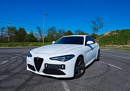 Alfa Romeo Giulia Super 2.2 Diesel 110 kW AT8 RWD