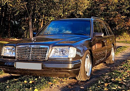 Mercedes-Benz E 280 Autom. Leder Klima eSSD AHK el.Sitz etc.