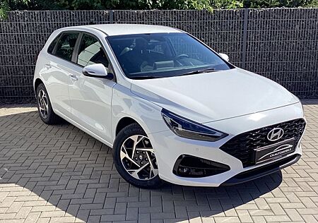 Hyundai i30 1.5 Navi 16Z Kam Shz LED Temp Lkhz