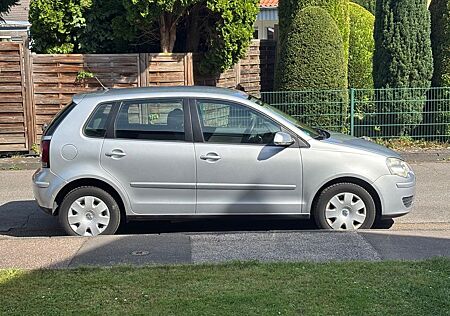 VW Polo Volkswagen 1.2, 4 Türen, Scheckheft, 8 fach bereit