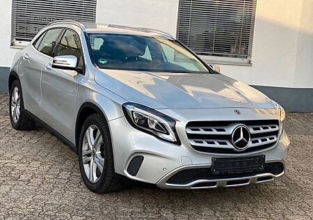 Mercedes-Benz GLA 180 Automatik *LED/Leder/Navi/Kamera* *TOP*