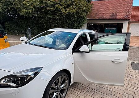 Opel Insignia Sports Tou. 2.0 BiT. CDTI Bus. Inn....