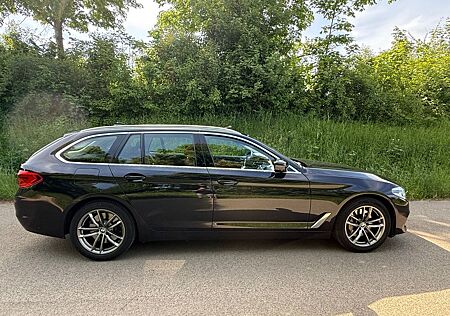 BMW 530d xDrive Touring,LuxuryLine,PANO,HUD,HU27